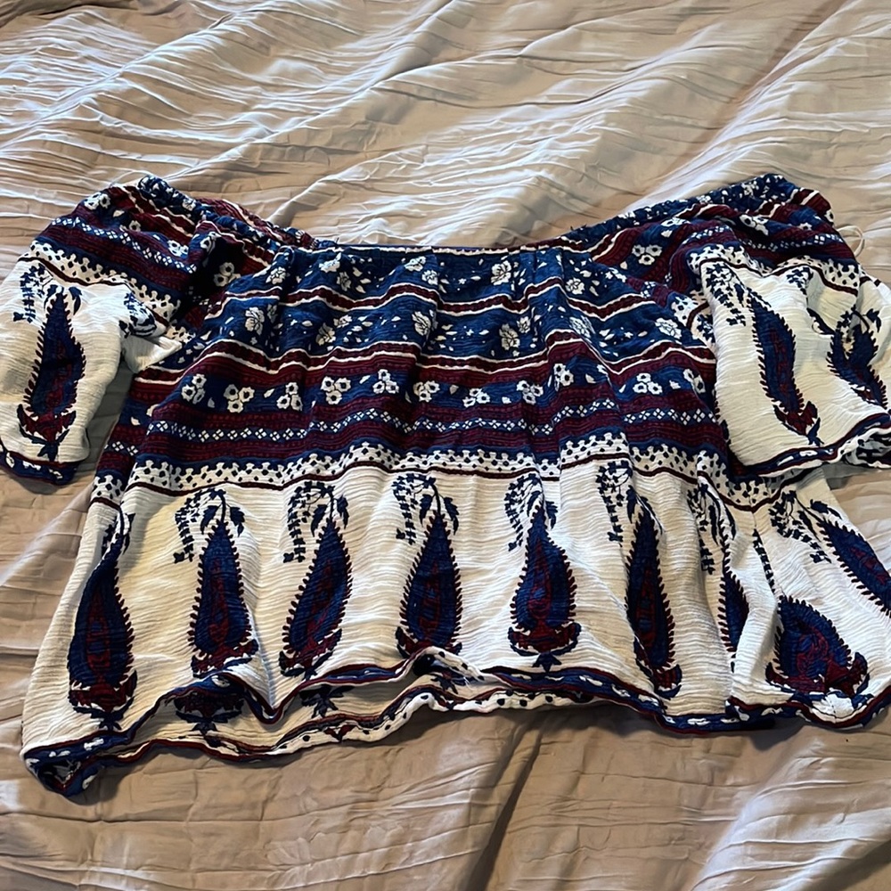 Off the shoulder tribal patter shirt